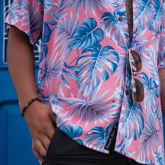 Camisa hawaiana manga corta monstera rosa
