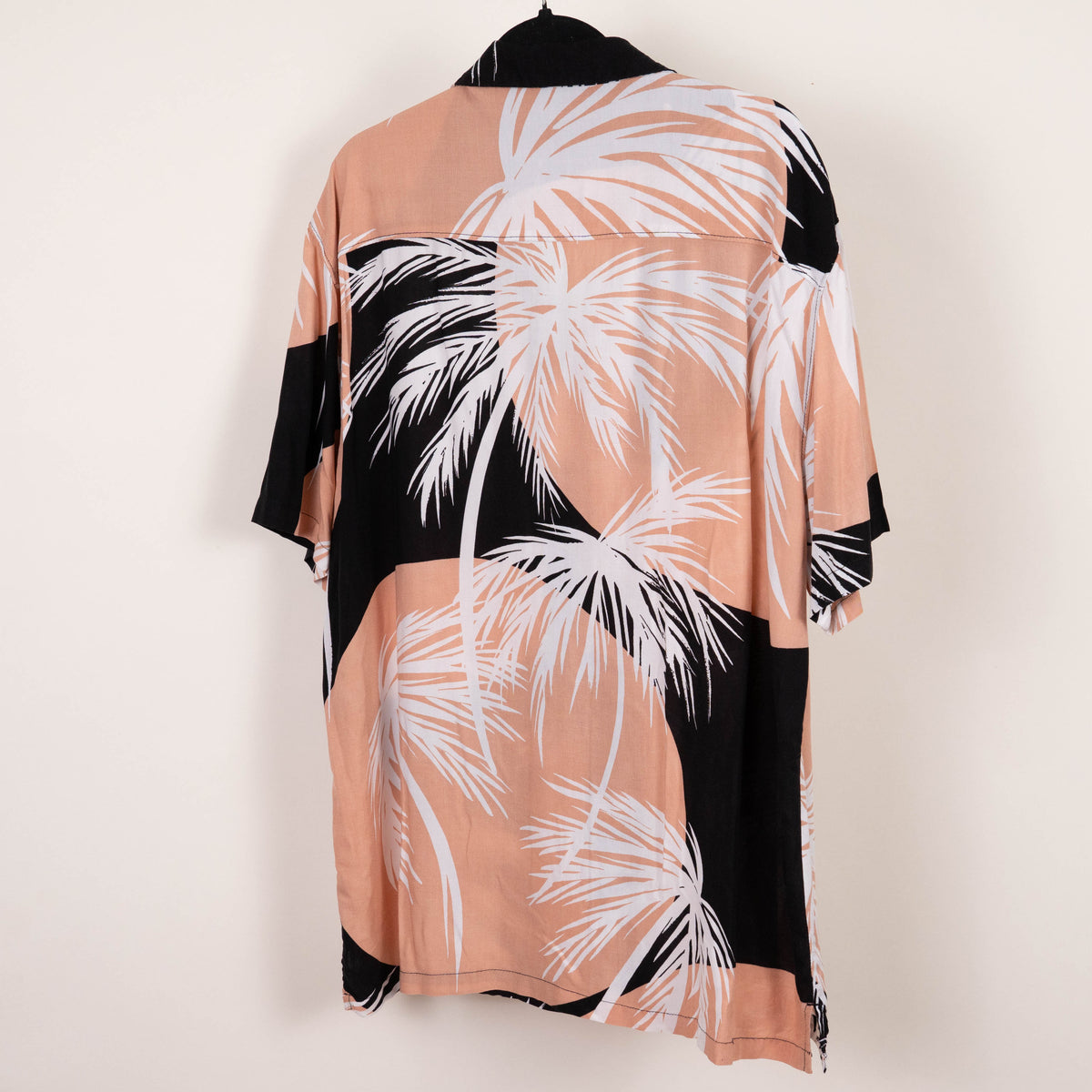 camisa hawaiana negra (L) No boundaries