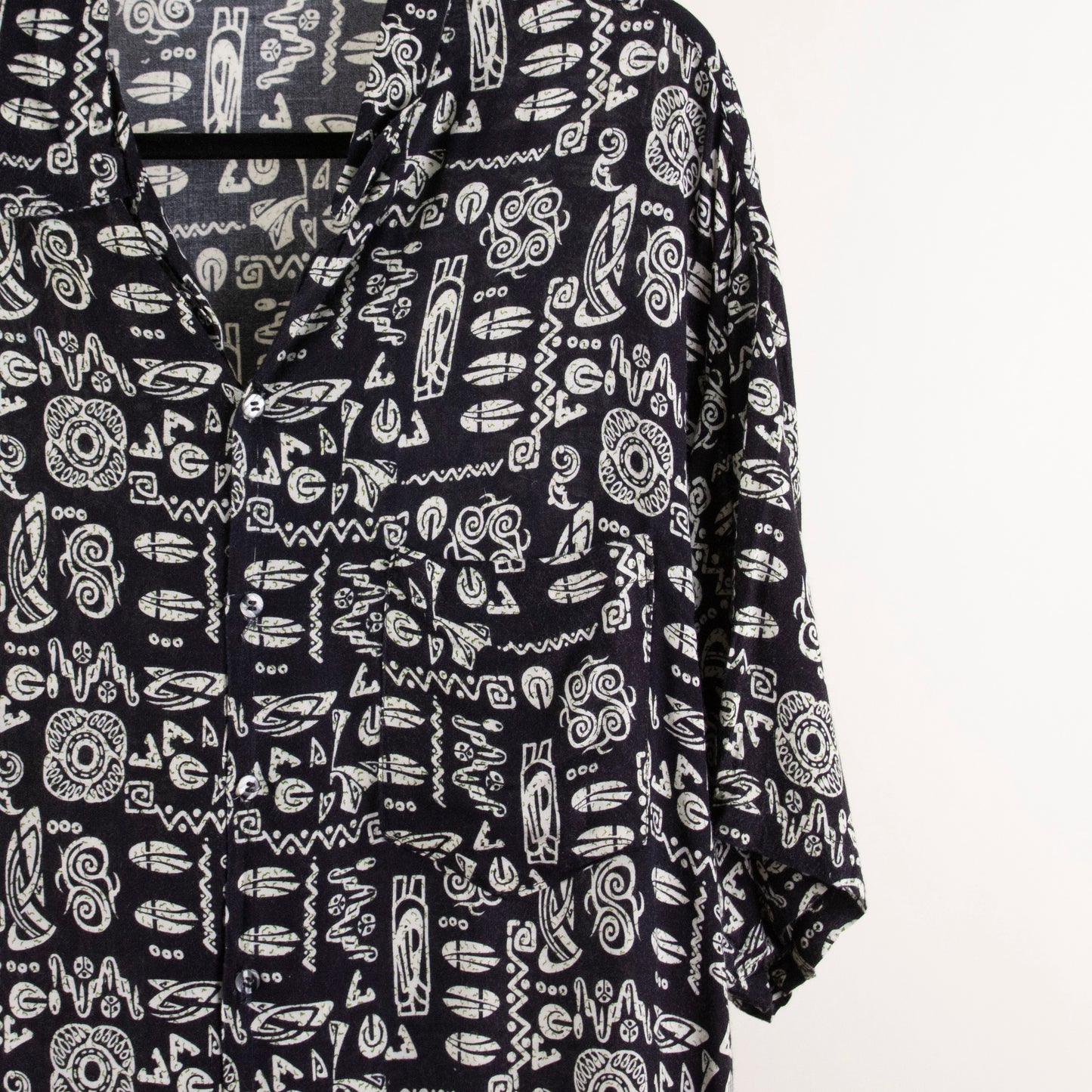 Camisa estampada negro (XL)