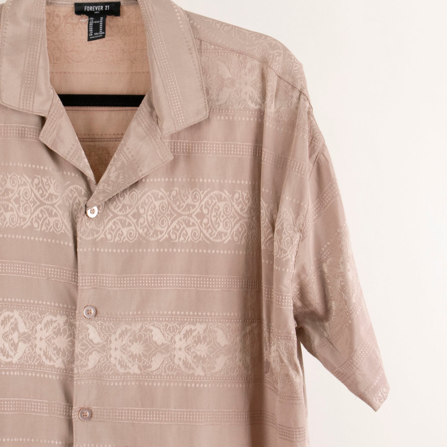 Camisa estampada beige (M) Forever 21