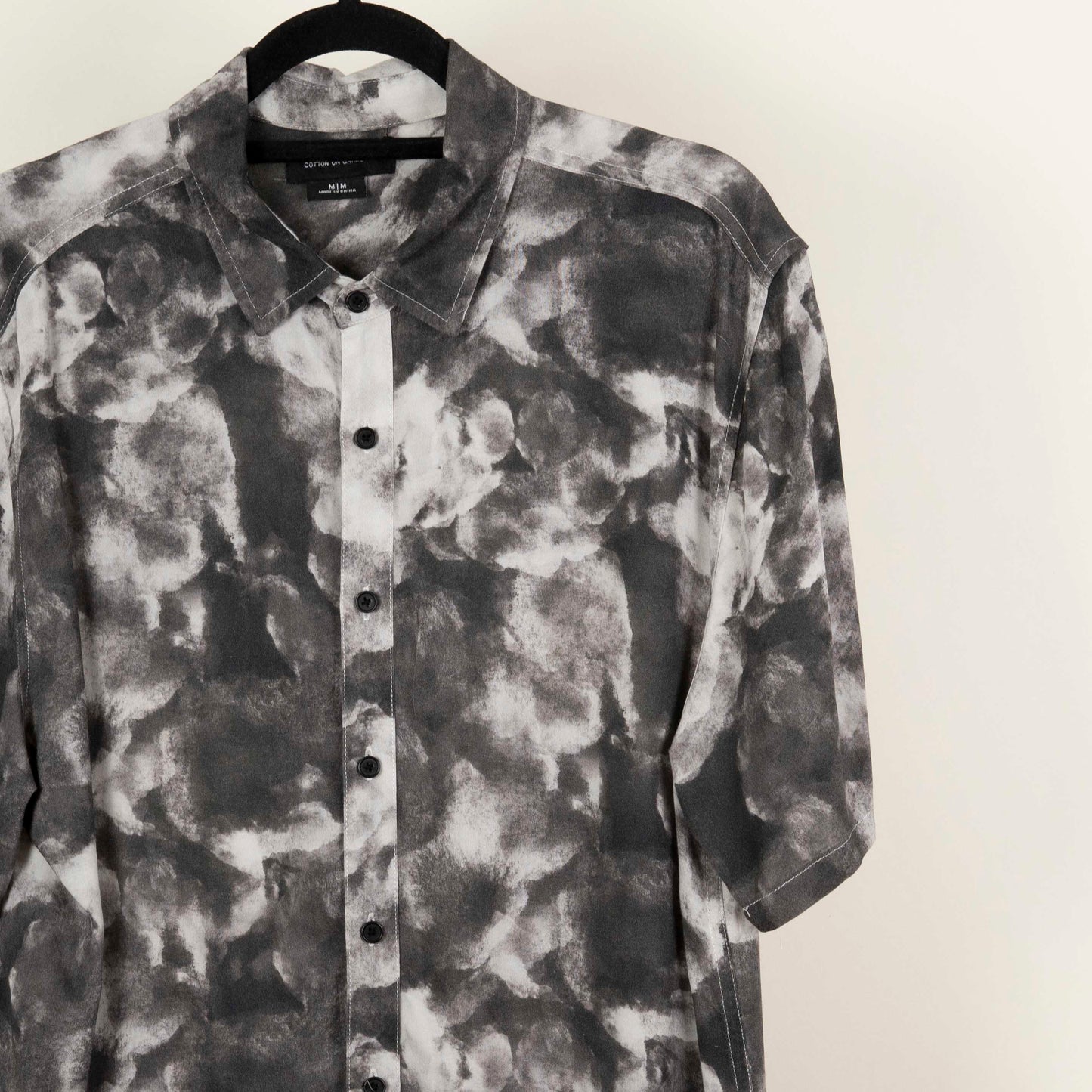 Camisa Estampada gris (M) Cotton on garments