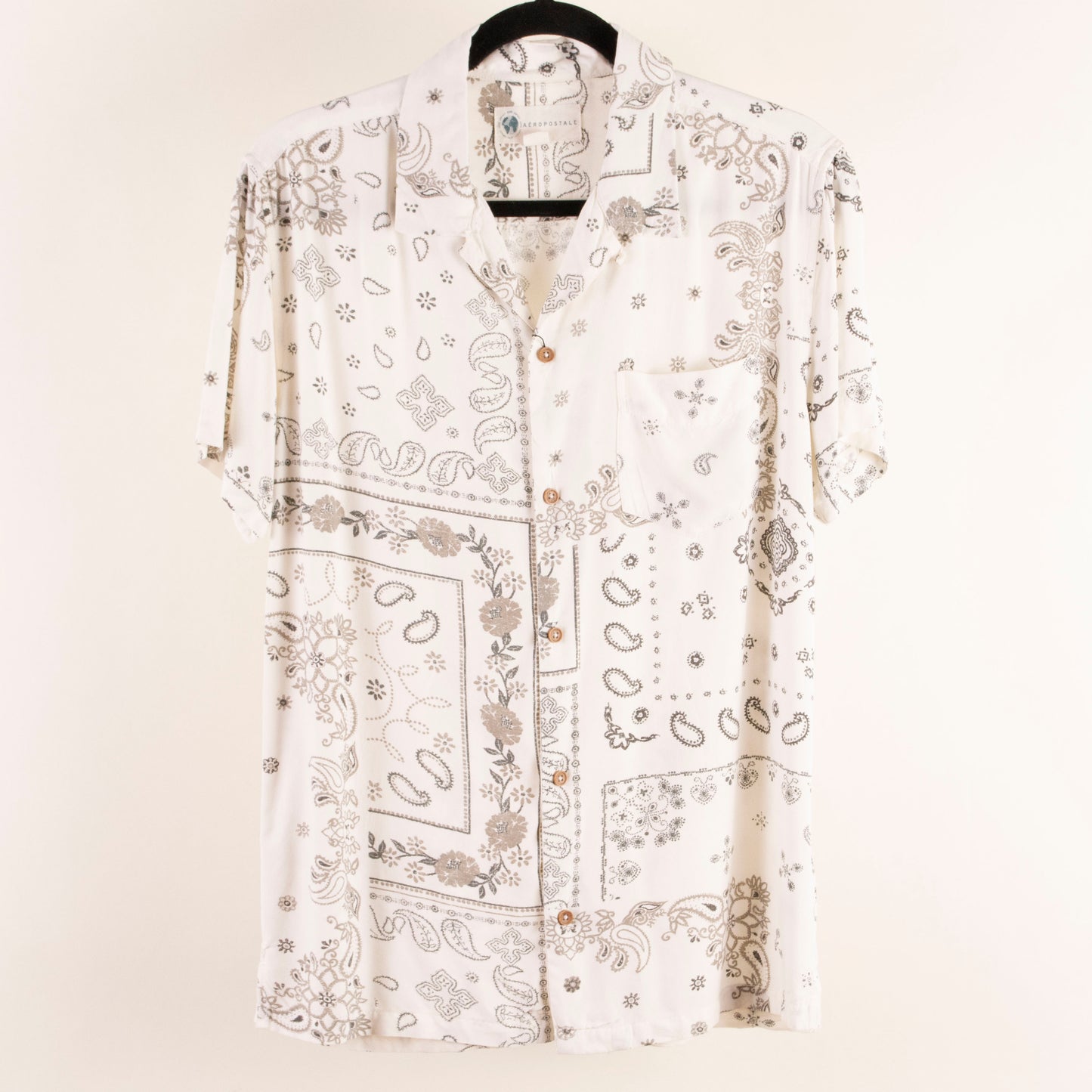 Camisa estampada beige (S) Aéropostale