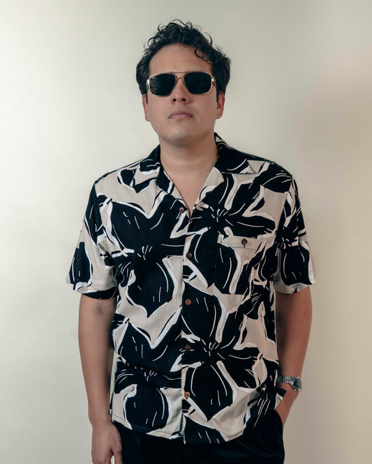 Camisa hawaiana manga corta hibisco negro