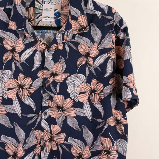 Camisa estampada azul marino (L) essex crossing