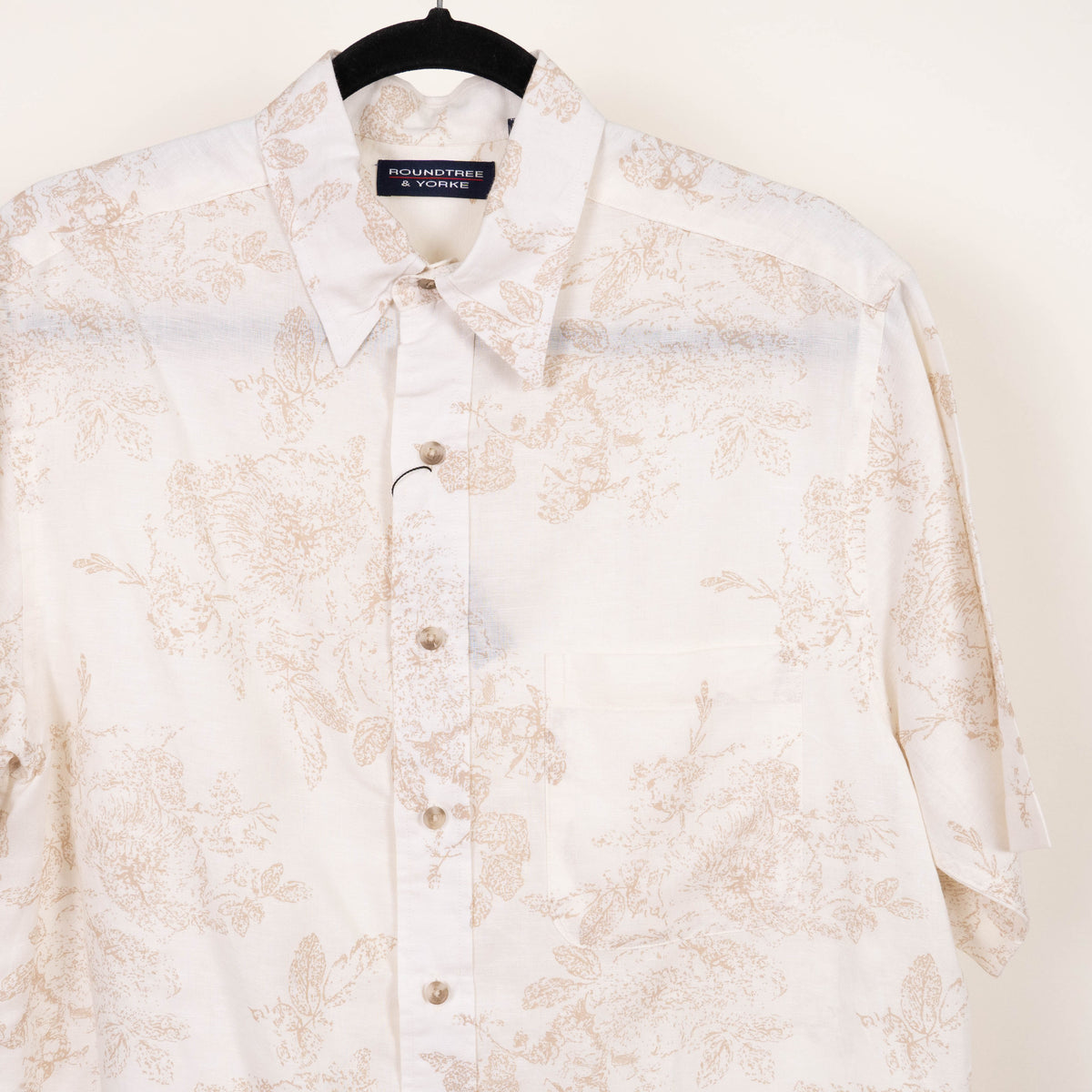 Camisa estampada beige (M) Roundtree & yorke
