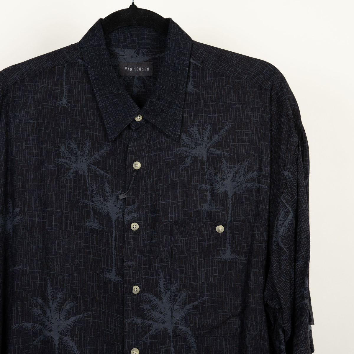 camisa hawaiana negra (L) van heusen