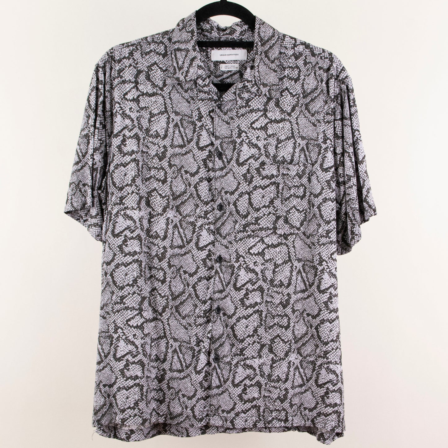 Camisa estampada gris (S) Urban Outfitters