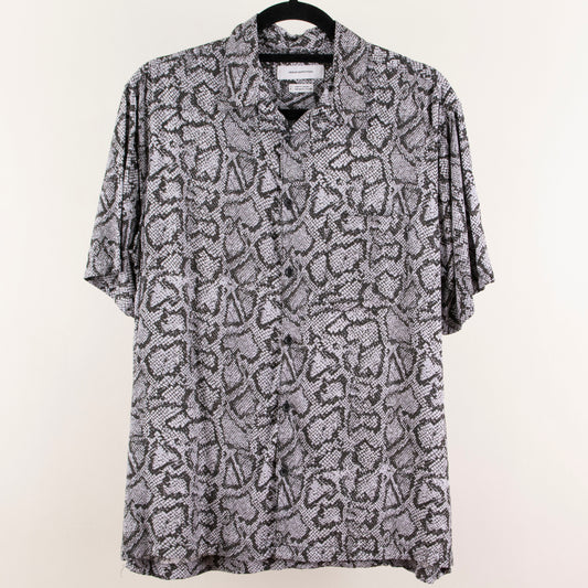 Camisa estampada gris (S) Urban Outfitters