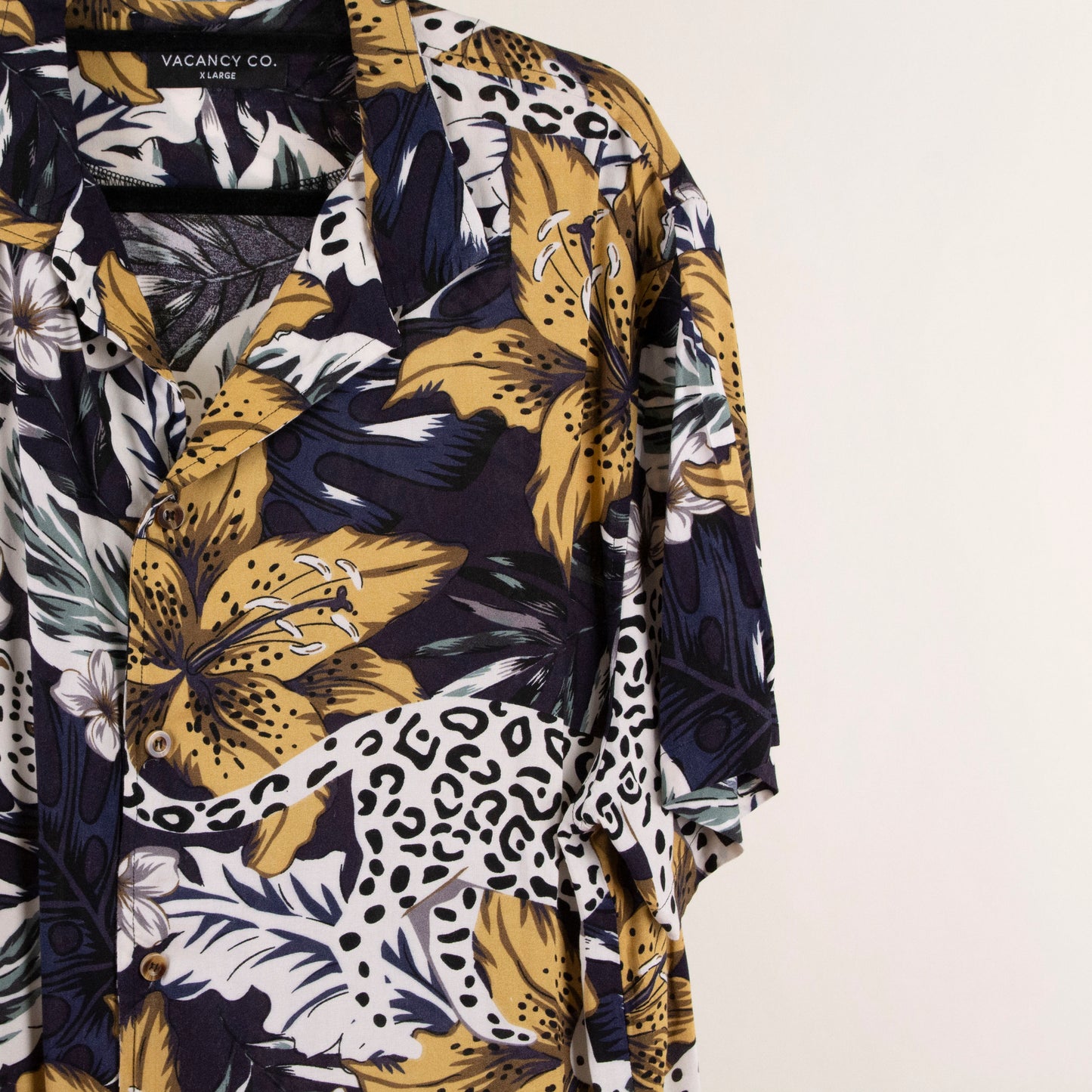 Camisa hawaiana negro (XL) Vacancy.CO